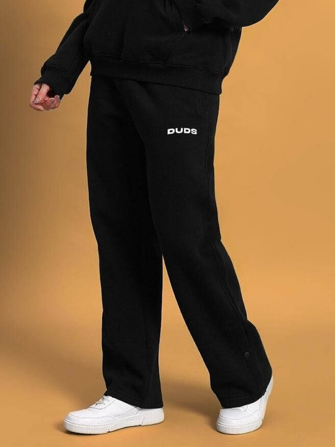 WOMEN'S SOOTY FLEECE CARGO PANT BLACK with logo detail, comfy and stylish, perfect for casual wear, customizable size option available.