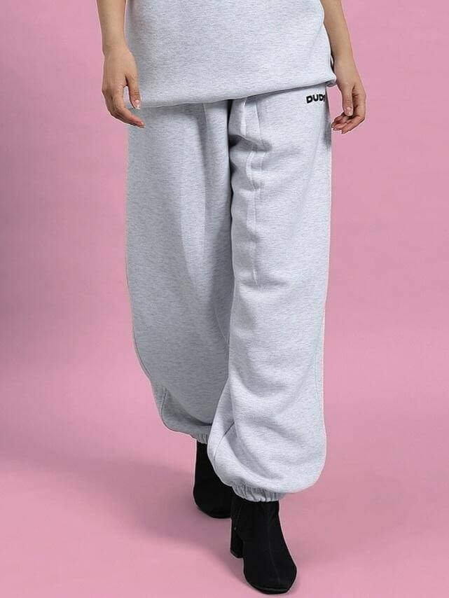 Women's Bona-Fide Fleece Pant Melange Grey, comfortable grey pants ideal for cozy wear, showcased on a pink background.