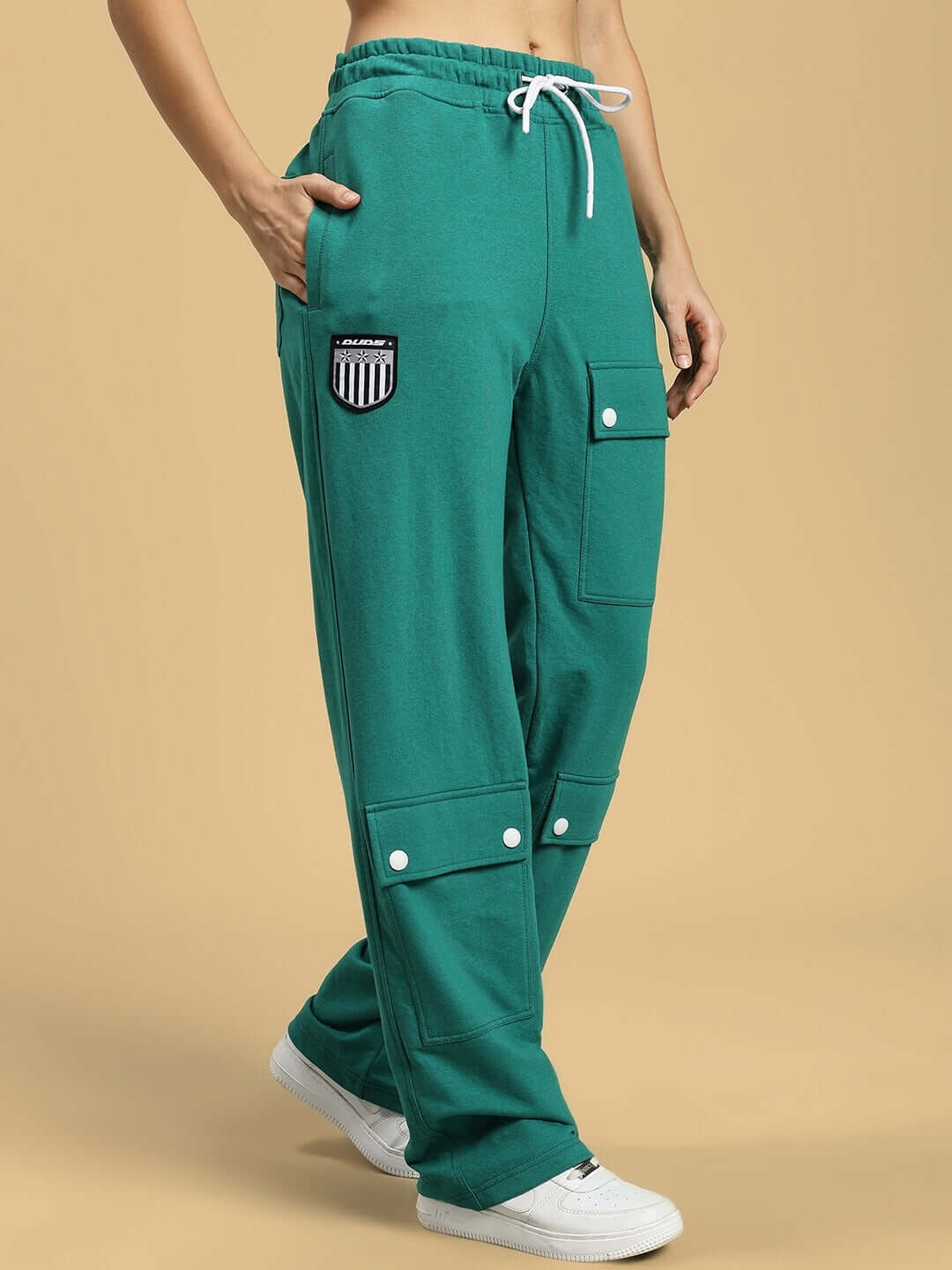 WOMENS AWESOME FLAP POCKET BAGGY JOGGER GREEN, comfortable and stylish streetwear, featuring a soft cotton blend and flap pockets.