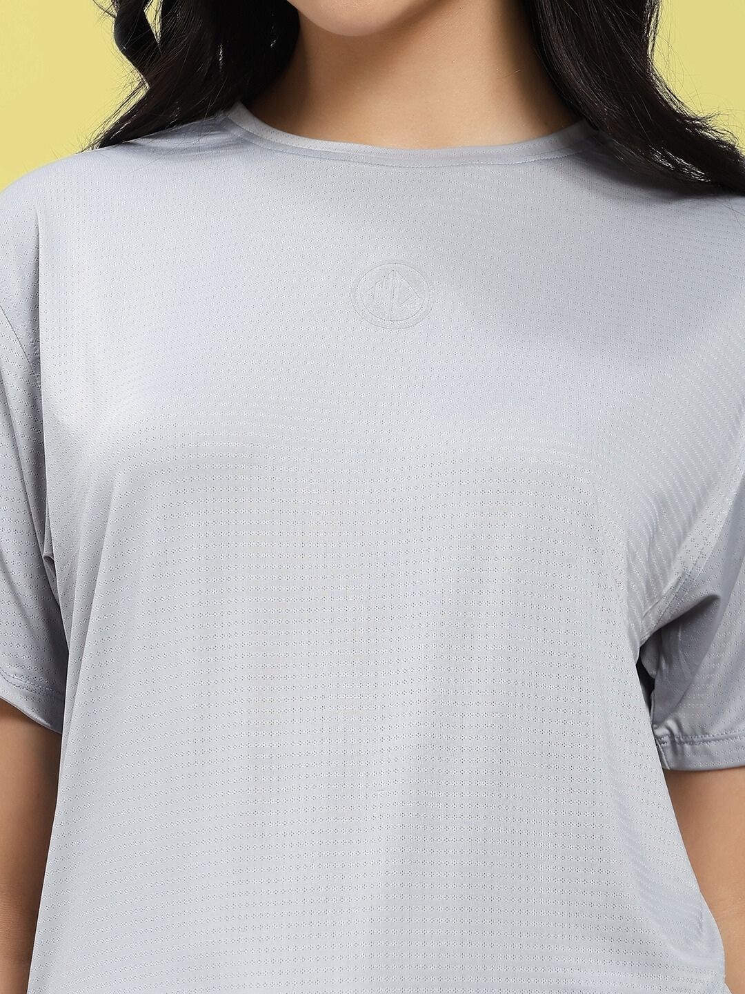 Close-up of WOMEN JET RUN REGULAR FIT T-SHIRT GREY, showing soft cotton fabric and modern design for casual style and comfort.