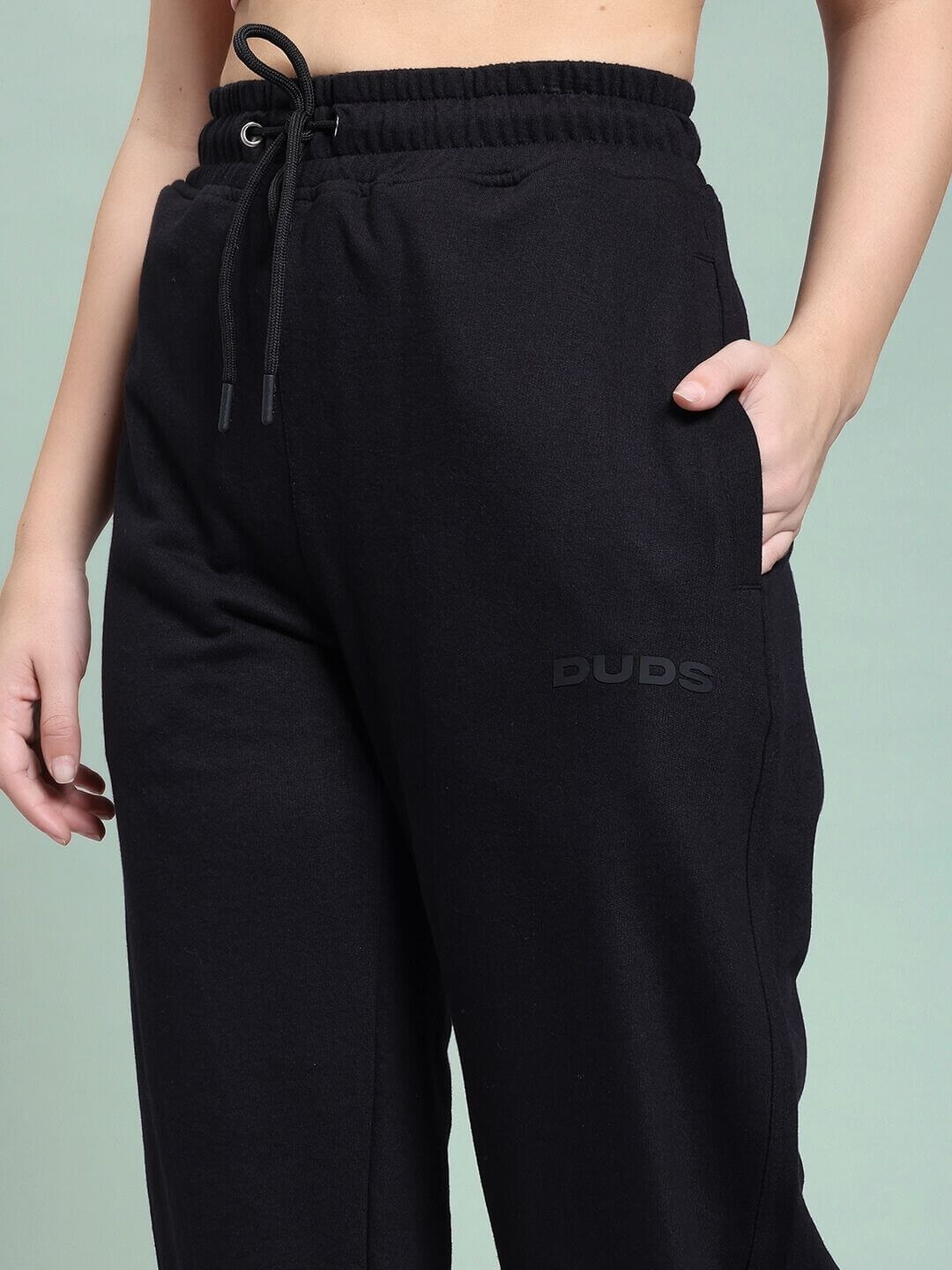 WOMEN JOSS WINS RELAXED-FIT JOGGER BLACK showing relaxed fit and elastic waistband, ideal for comfort and modern style.