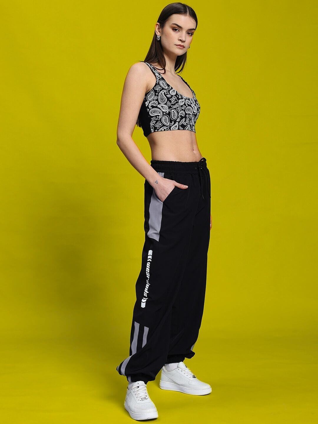 Model wearing the WOMEN'S LINNA CO-ORD SET BLACK from WEAR DUDS, featuring a stylish and modern streetwear look.