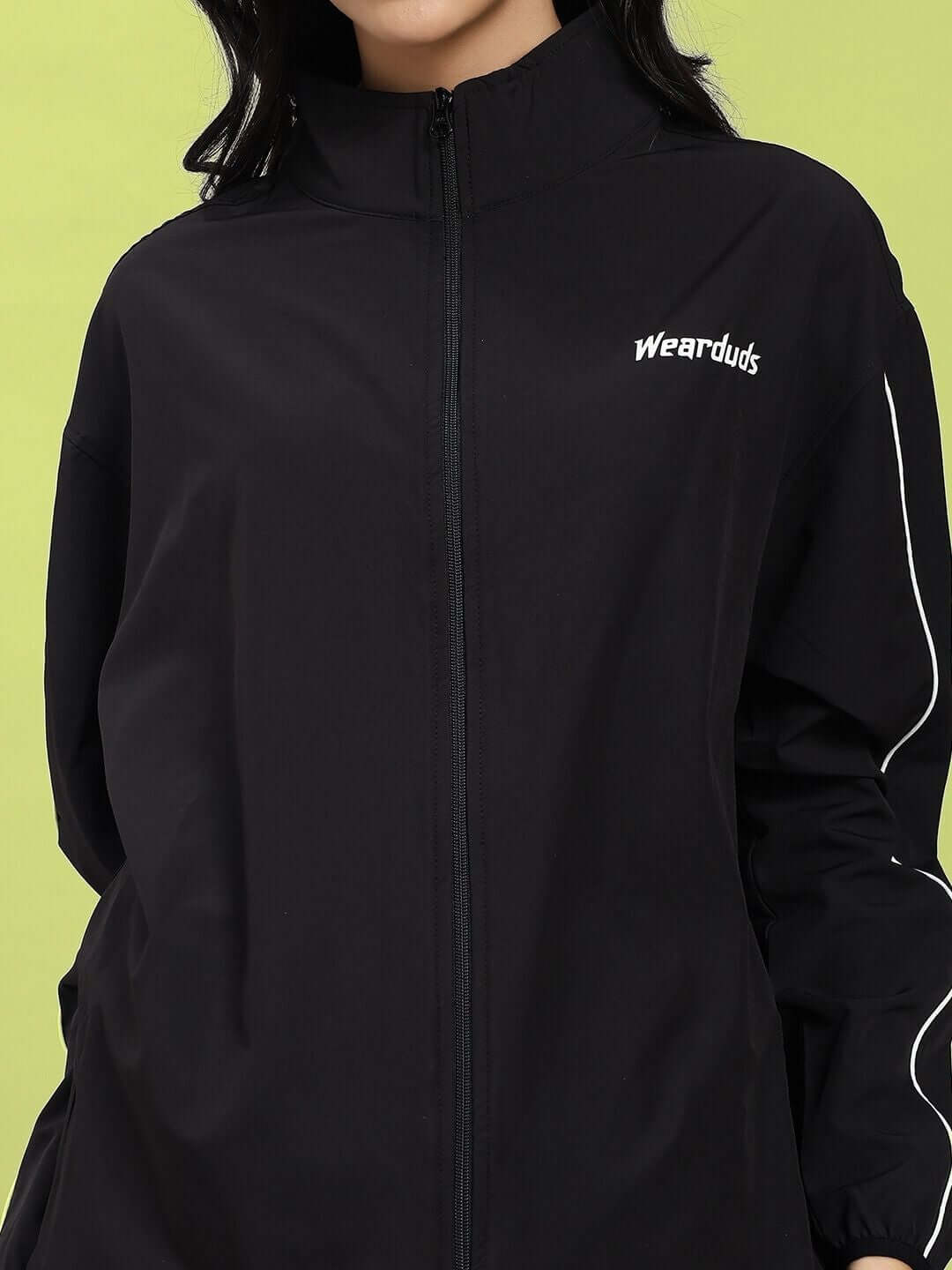 WOMEN RELIGHT RELAXED FIT JACKET BLACK with reflective trims, perfect for workouts or casual outings, showcasing urban style and comfort.