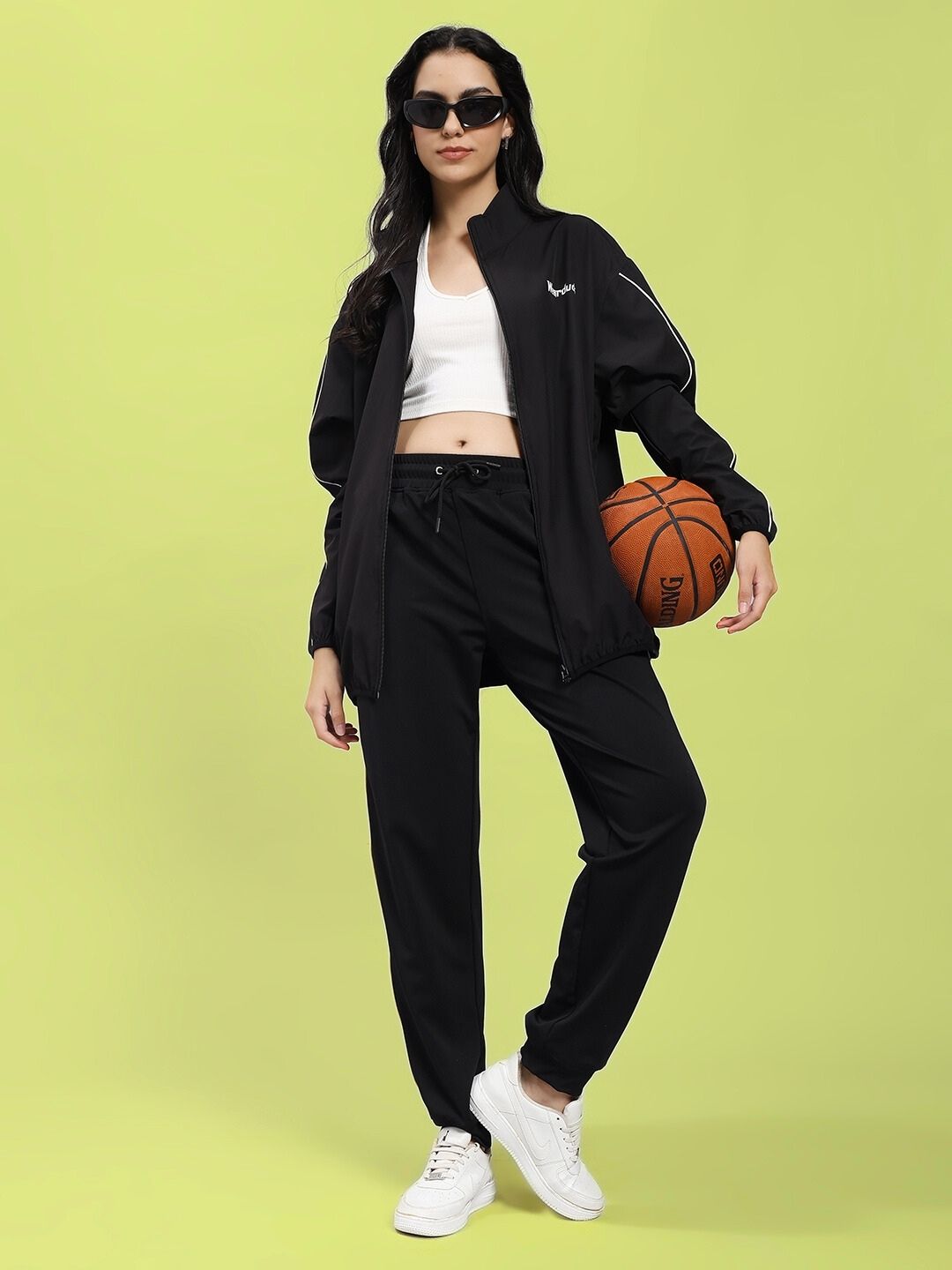 Model wearing WOMEN RELIGHT RELAXED FIT JACKET BLACK with reflective trims, highlighting comfort and style for urban lifestyle.