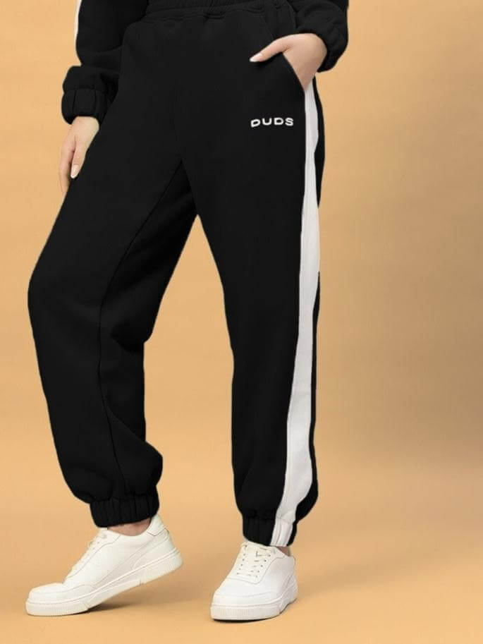 Women’s Rizzler Fleece Colorblock Jogger Black with bold design showcasing premium fabric, sleek fit, and urban-inspired style.