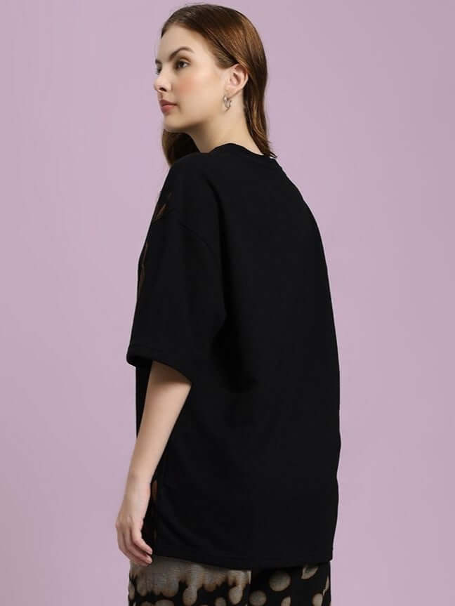 WOMEN'S SHADOW SWIRL TIE-DYE T-SHIRT BLACK in a stylish design, perfect for casual wear, shown on a model from the side.