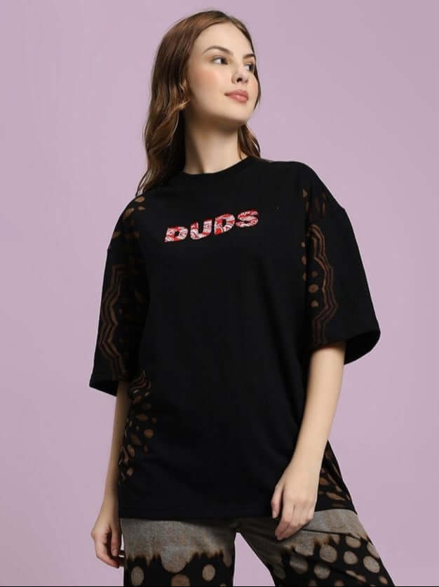 Model wearing WOMEN'S SHADOW SWIRL TIE-DYE T-SHIRT BLACK with unique design.