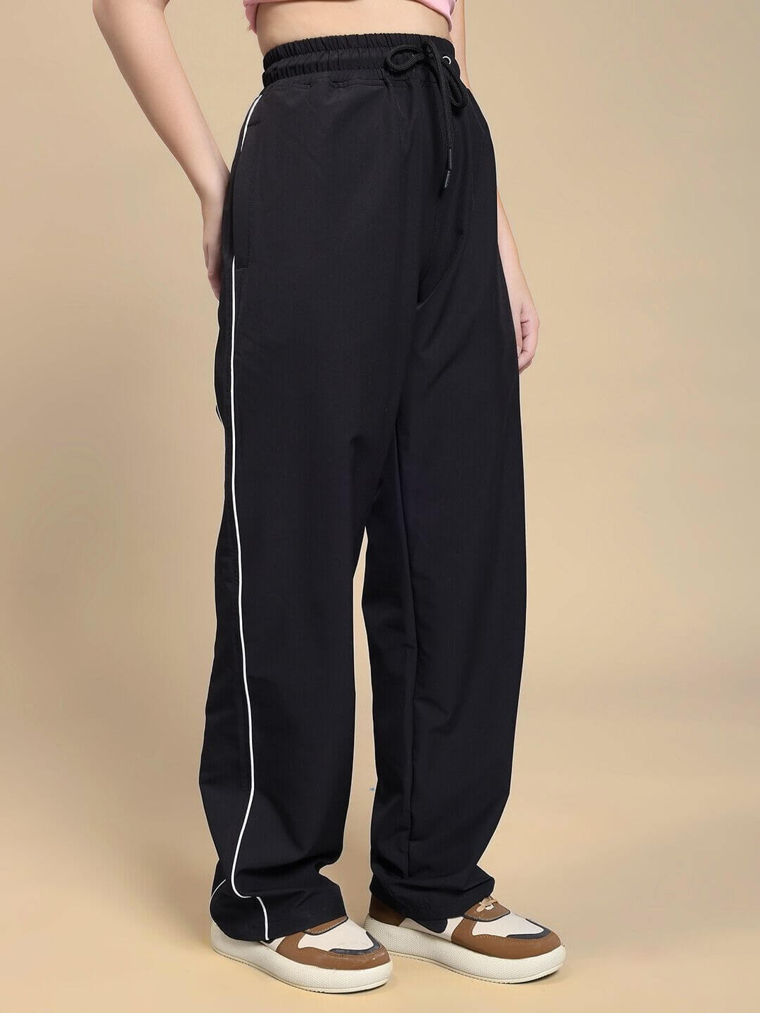Model wearing WOMEN TURBO TRACK RELAXED-FIT JOGGERS BLACK showcasing sporty street-style comfort and relaxed fit.