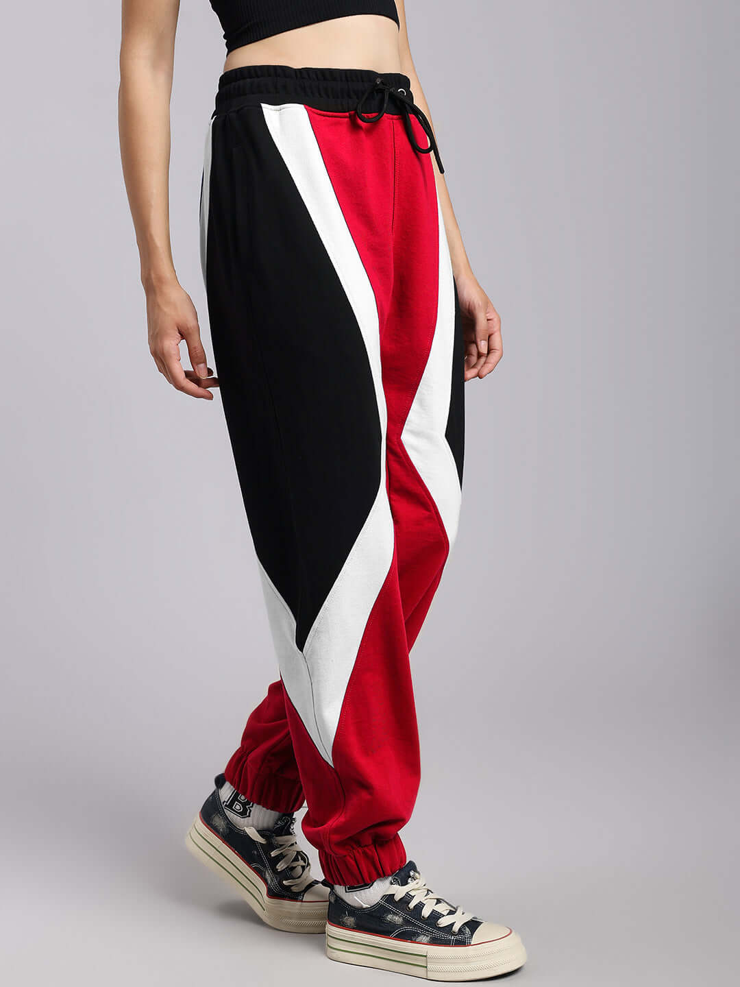 Woman wearing WOMENS ULTRA COLORBLOCK RELAXED-FIT JOGGERS RED-BLACK with a comfortable relaxed fit and stylish design.
