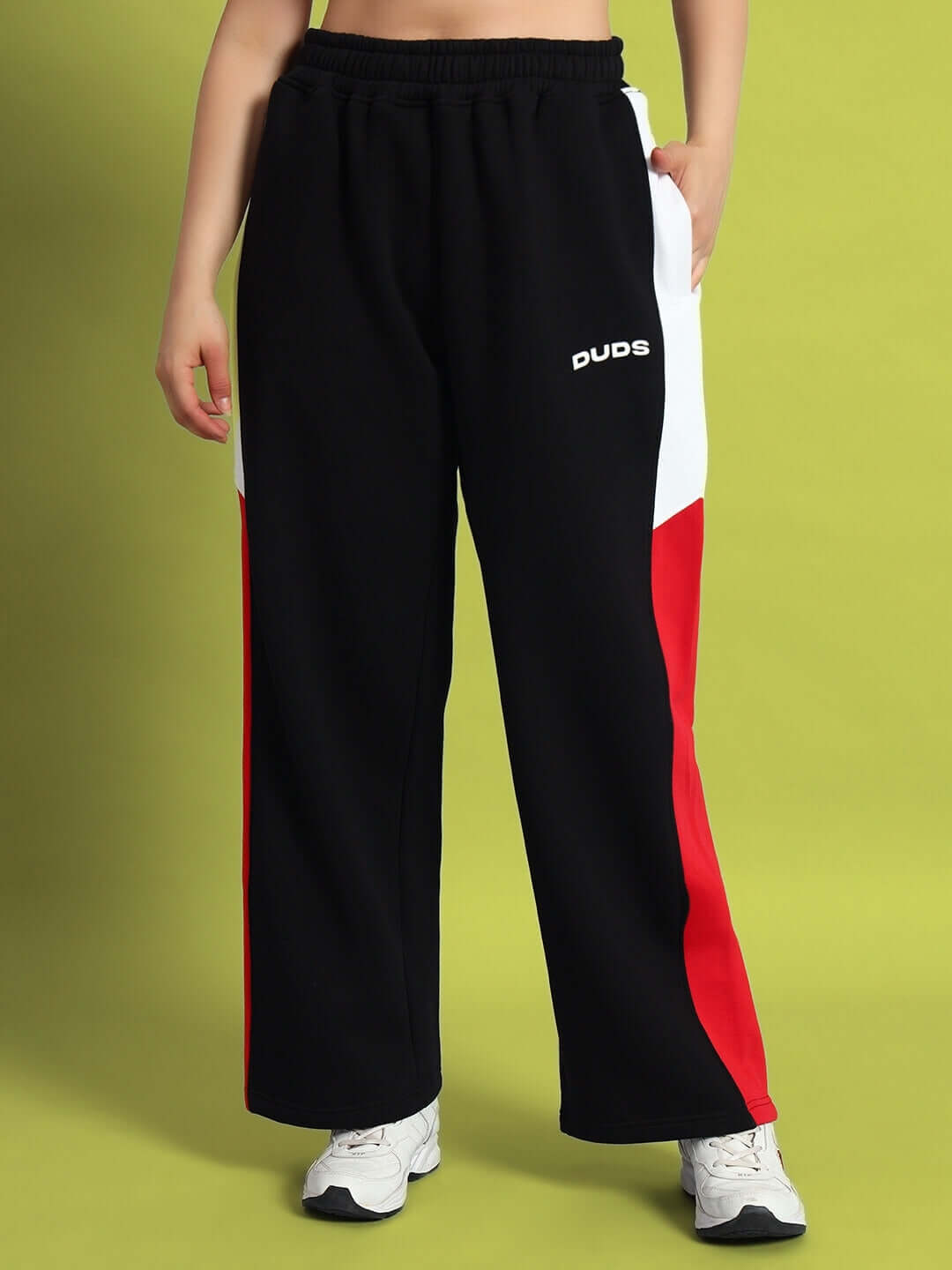 WOMEN WD FERVID COLORBLOCK CARGO PANT BLACK with modern colorblock design and relaxed fit.