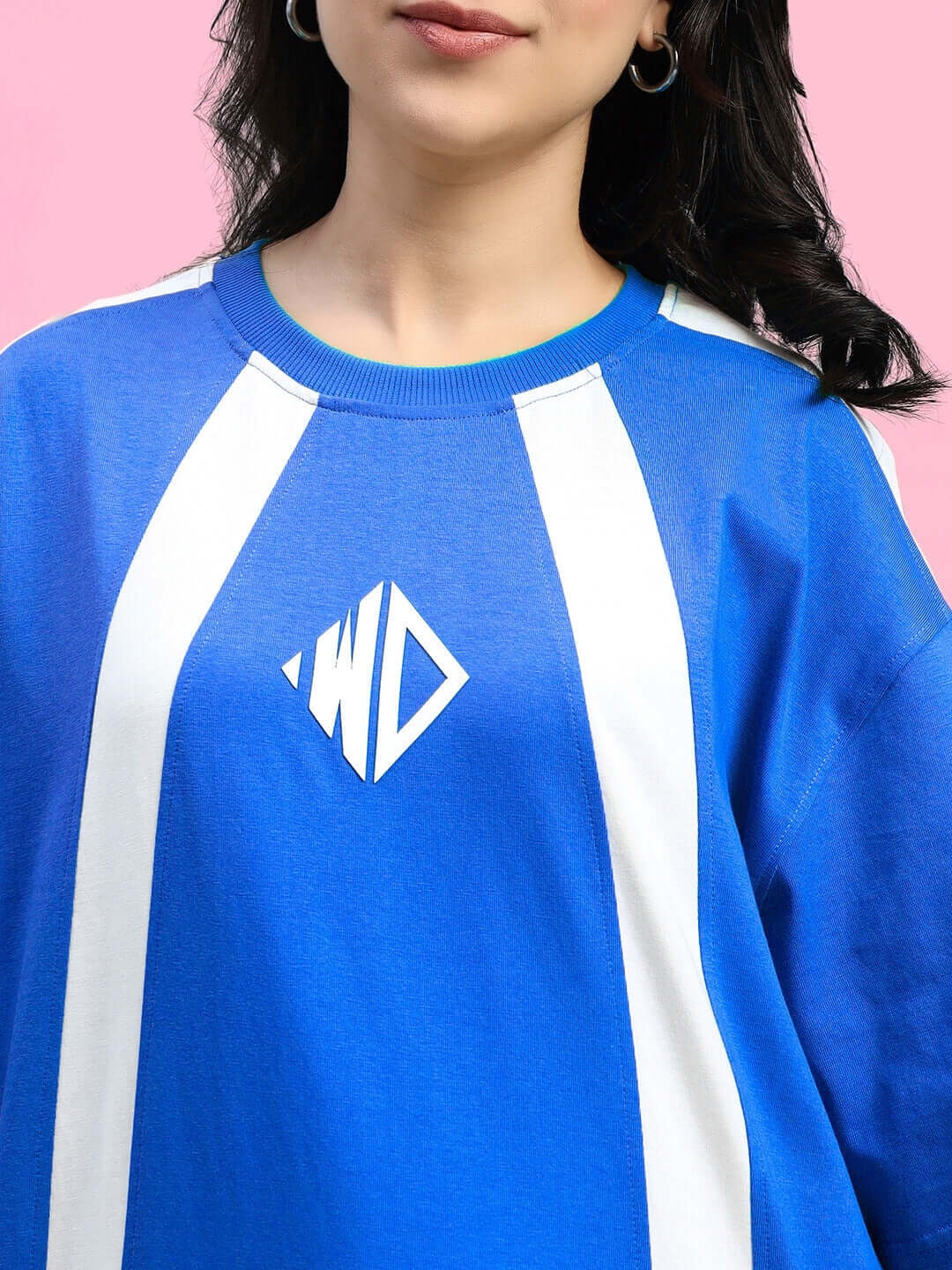 Close-up of model wearing WOMENS WIDELINE OVER-SIZED T-SHIRT BLUE, showcasing bold design and relaxed fit in airy cotton fabric.