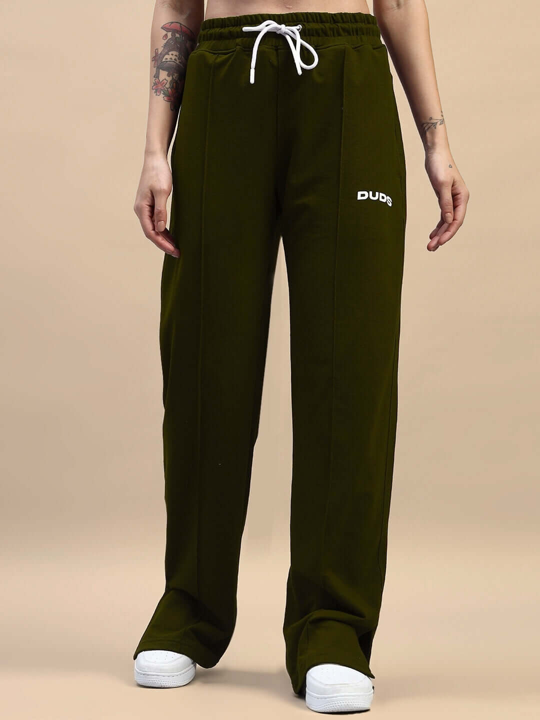 Model wearing olive green women's relaxed fit joggers with elastic waistband and drawstring.