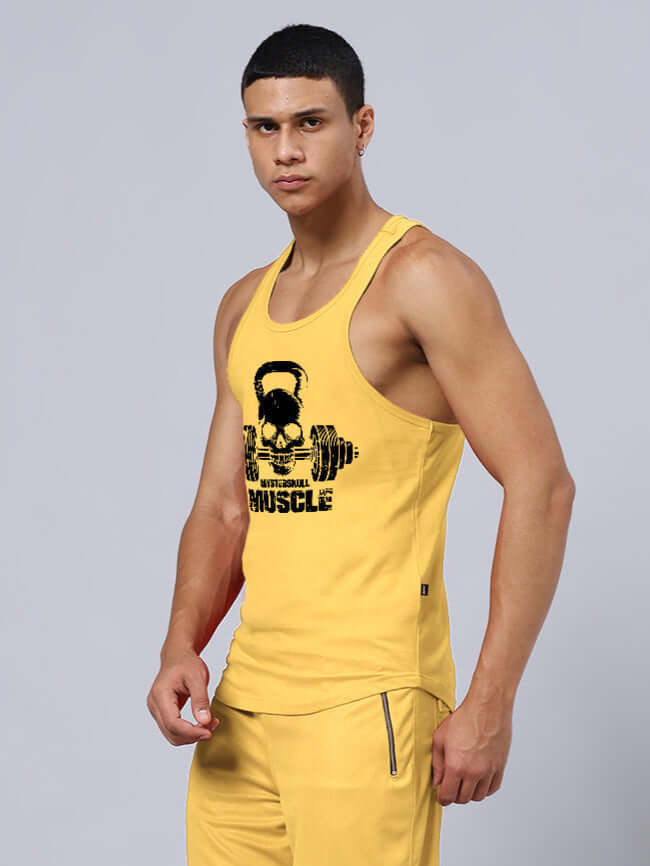 Man wearing KETTLEBELL SKULL PRINTED GYM T-SHIRT YELLOW in a workout pose