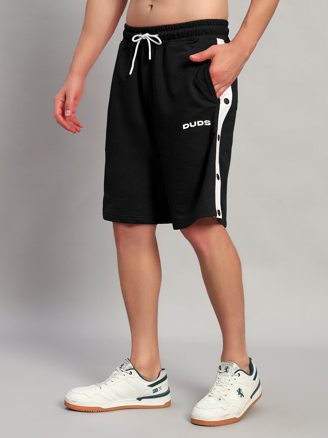 EZEL REGULAR FIT SHORTS (BLACK)