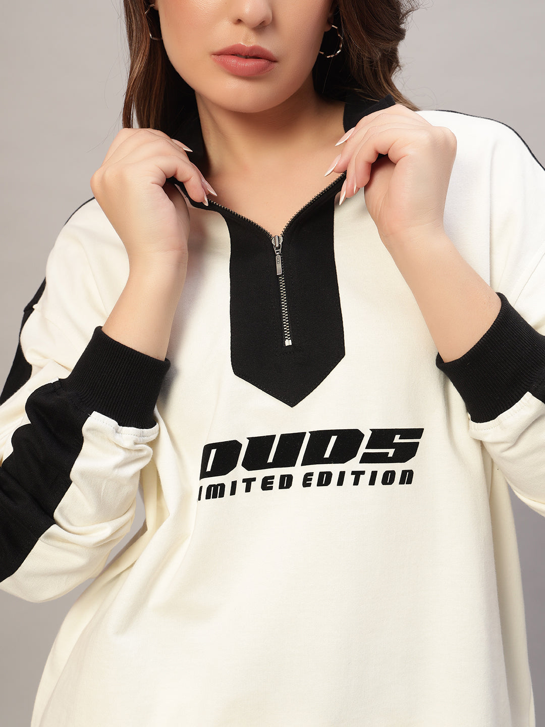 WOMEN'S SPLINTER OVERSIZED SWEATSHIRT (OFF WHITE-BLACK)