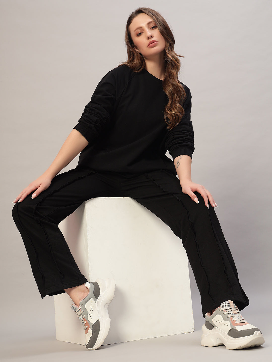 WOMEN'S LAMINA OVERSIZED SWEATSHIRT (BLACK)