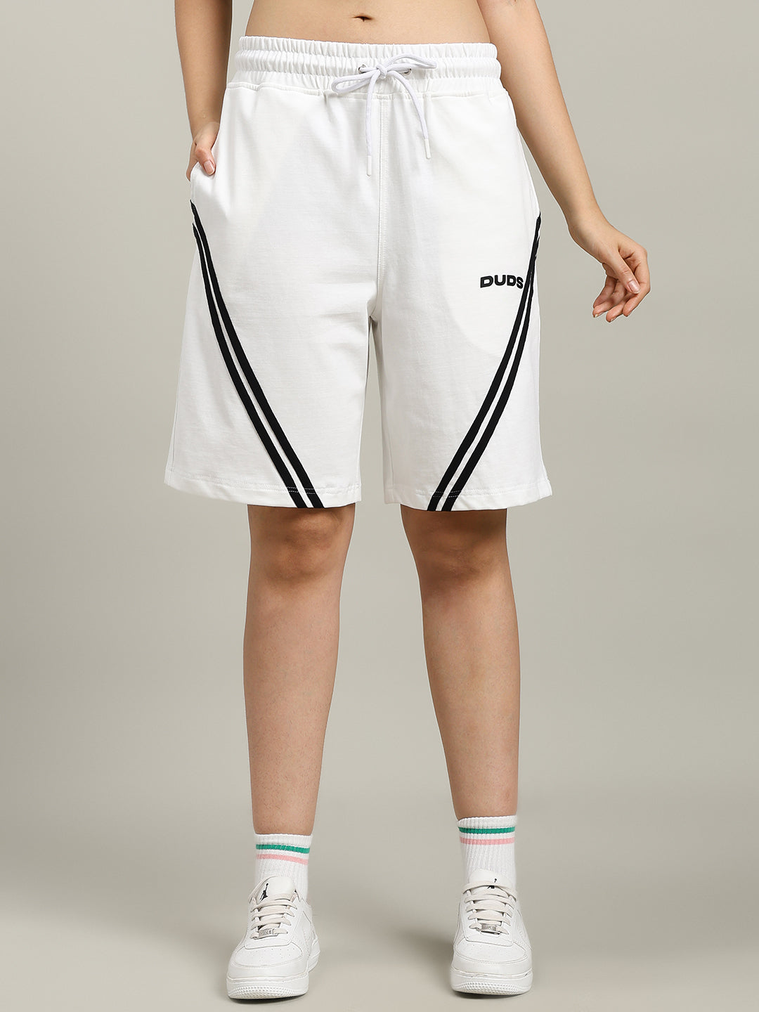 WOMEN'S STAR JUMPER REGULAR FIT SHORTS (OFF WHITE)