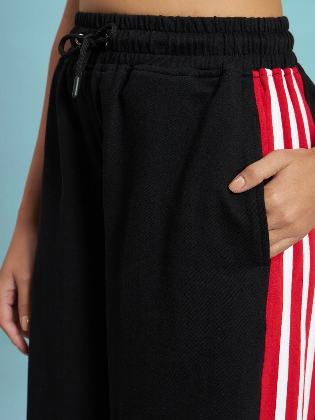WOMEN'S MILANO RELAXED-FIT JOGGERS (BLACK-RED)