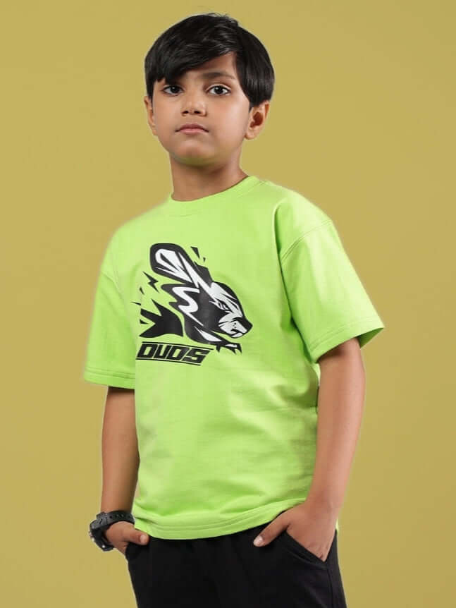 Child wearing neon green Muffin oversized t-shirt with graphic design for boys and girls by DUDS.