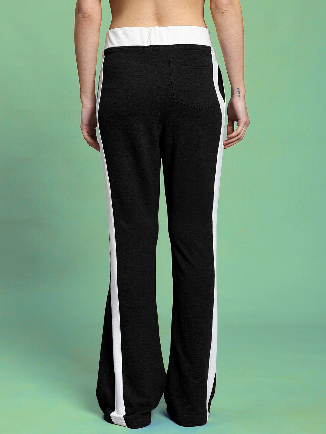 WOMEN'S JESSFLICK RELAXED FIT JOGGER (BLACK-WHITE)