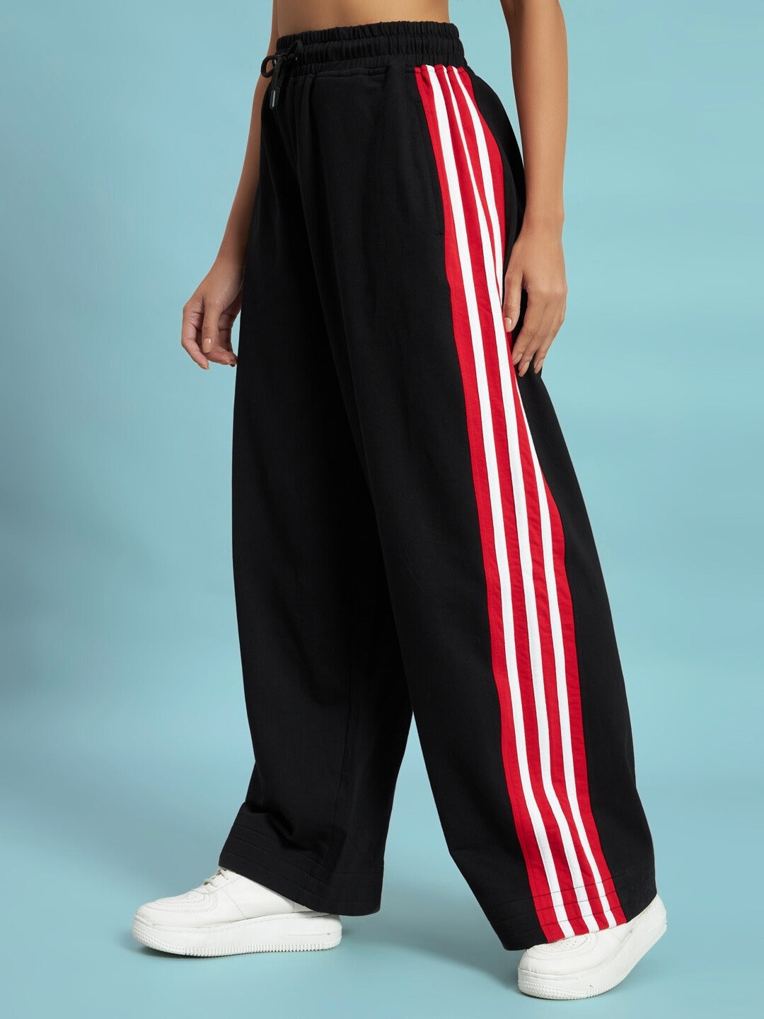 WOMEN'S MILANO RELAXED-FIT JOGGERS (BLACK-RED)