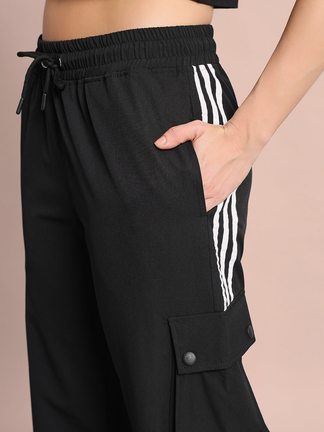 WOMEN'S NOVA RELAXED FIT CARGO PANTS (BLACK)