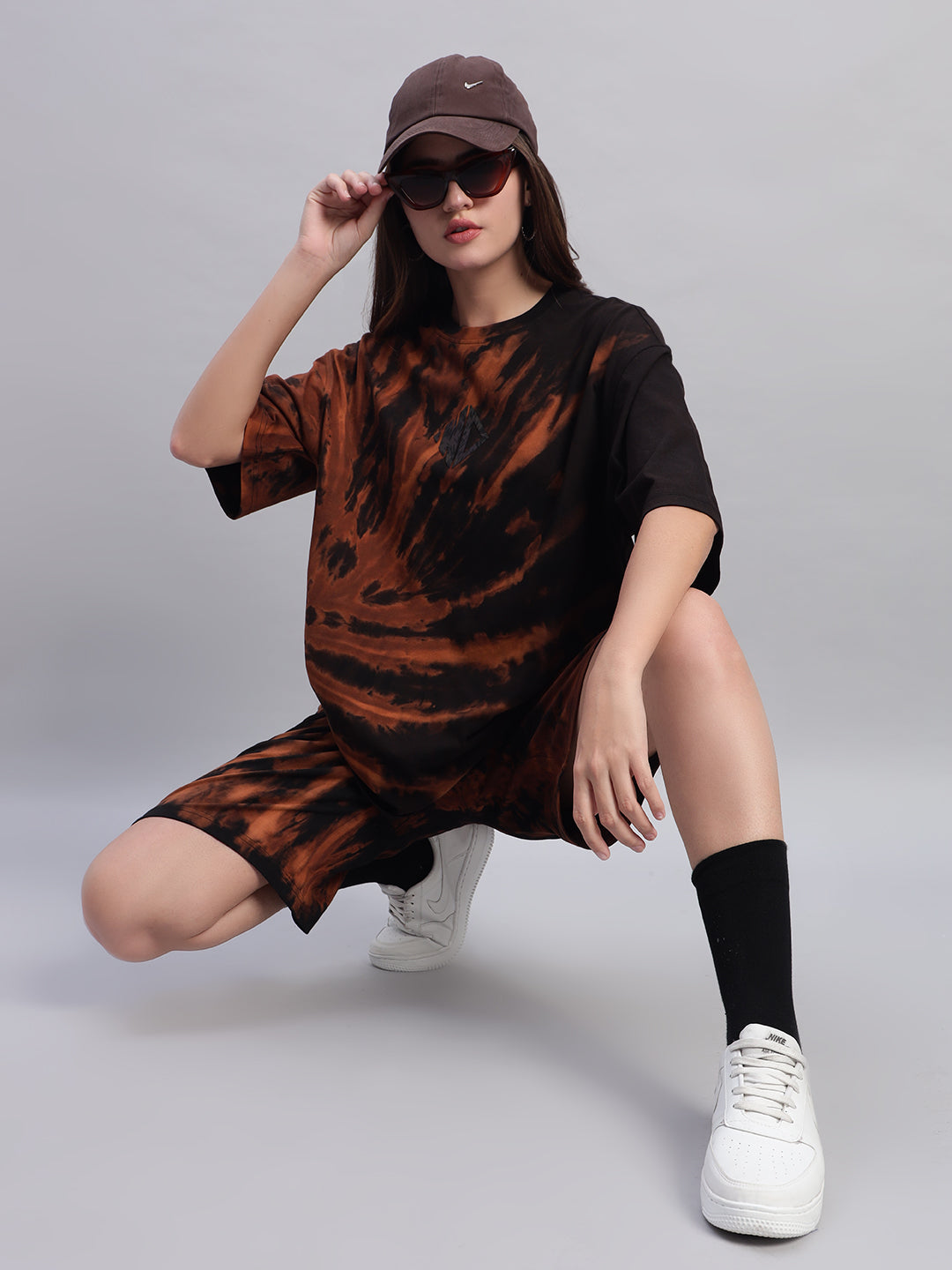WOMEN'S HUSTLER OVER-SIZED TIE-DYE T-SHIRT (BLACK)