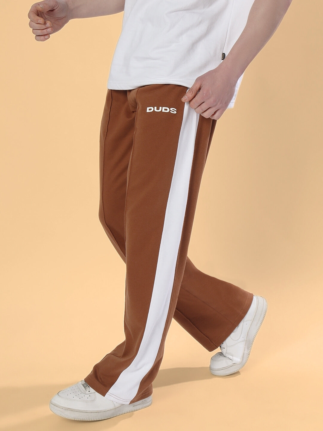 SIDE SEAM PLATED JOGGERS (BROWN)