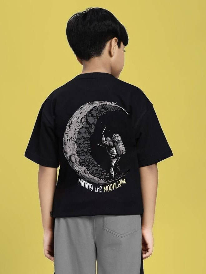 MINING THE MOONLIGHT PRINT T-SHIRT FOR BOYS AND GIRLS BLACK worn by child, features bold moonlight graphic and street-style design.