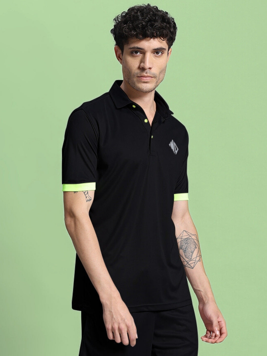 HOOKUP REFLECTOR REGULAR FIT T-SHIRT (BLACK)