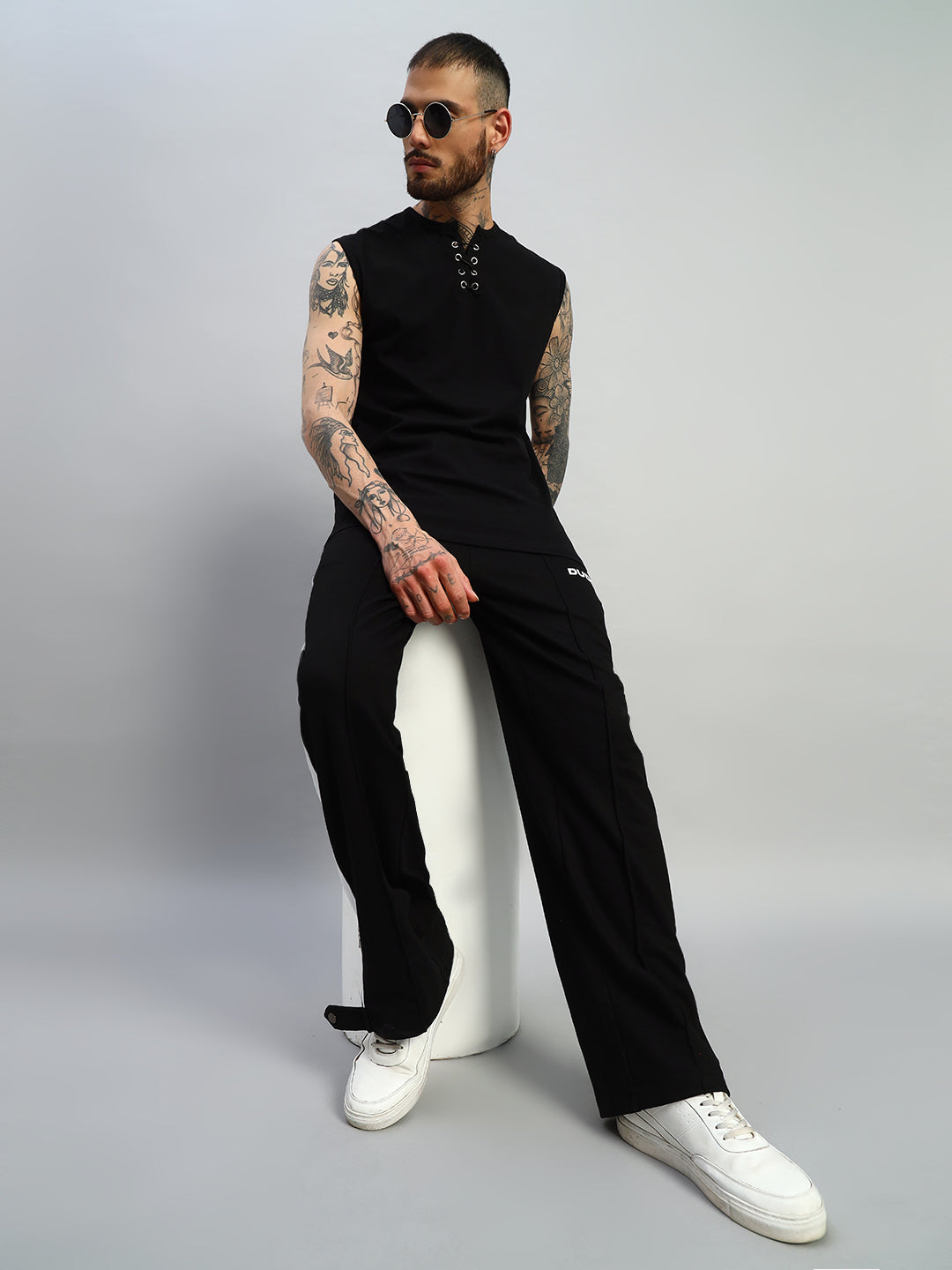 WONDER SLIT ZIPPER JOGGERS (BLACK-WHITE)