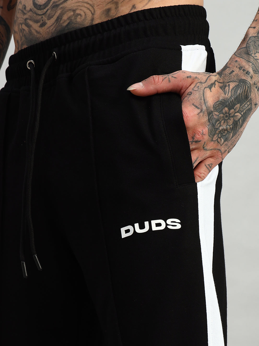 WONDER SLIT ZIPPER JOGGERS (BLACK-WHITE)