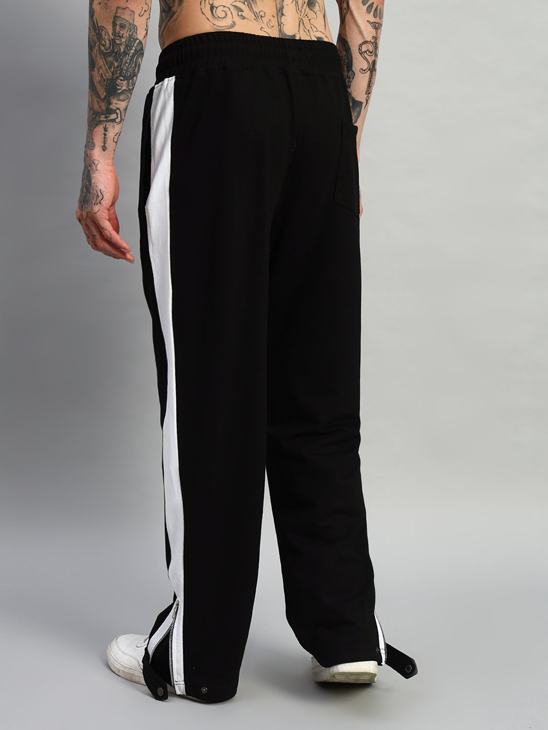 WONDER SLIT ZIPPER JOGGERS (BLACK-WHITE)
