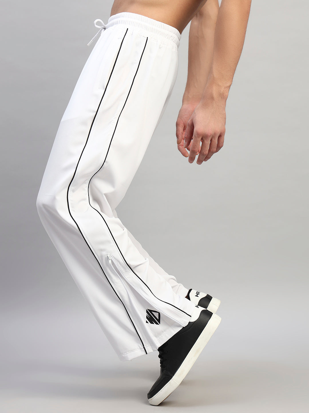 RELIGHT RELAXED-FIT JOGGERS (WHITE)