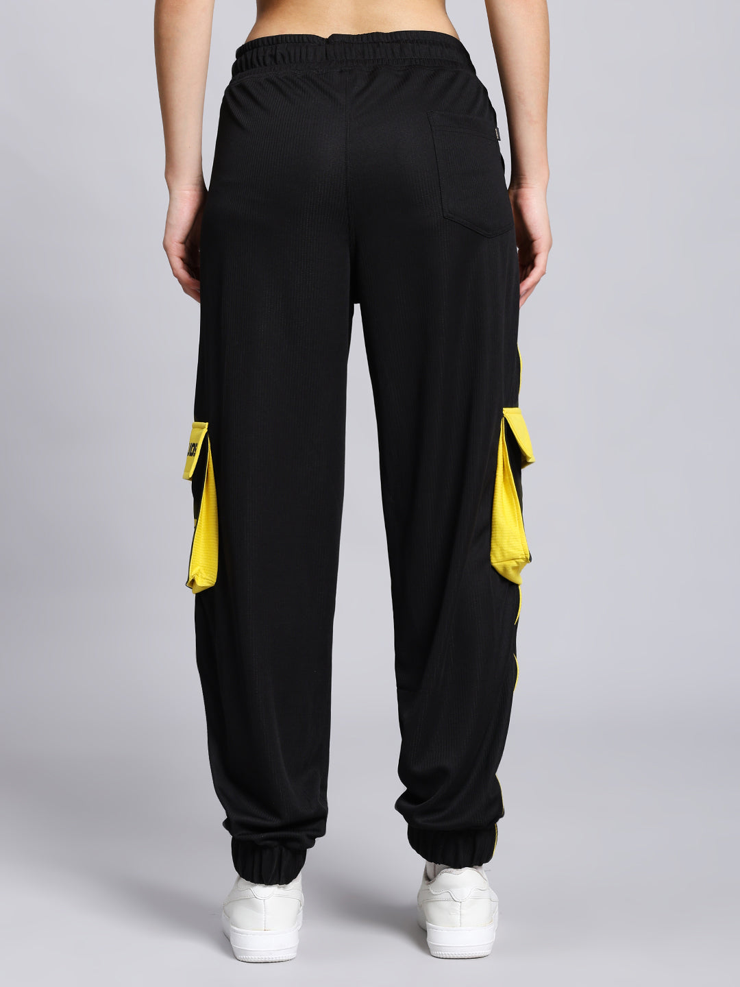 WOMEN'S SOCCER REGULAR FIT CARGO JOGGER (BLACK)