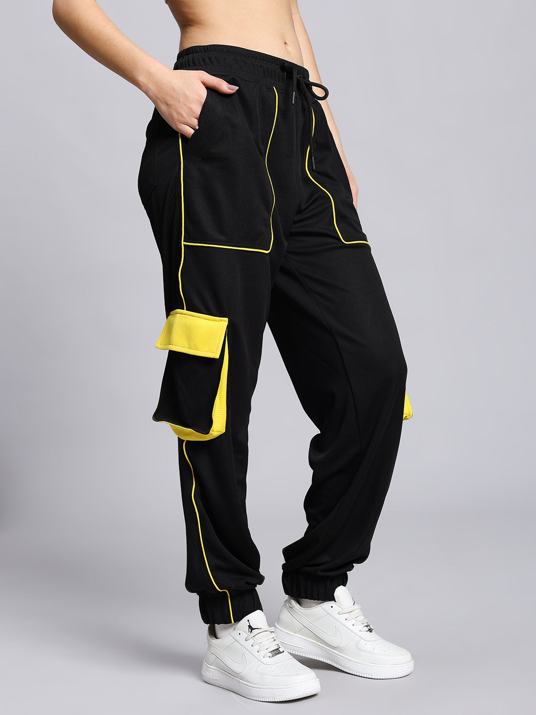 WOMEN'S SOCCER REGULAR FIT CARGO JOGGER (BLACK)