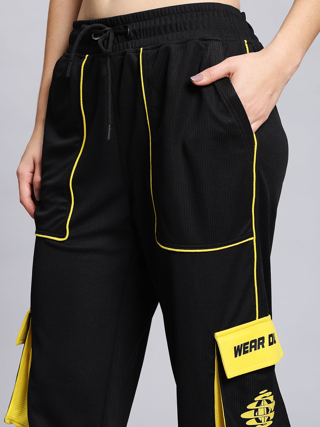 WOMEN'S SOCCER REGULAR FIT CARGO JOGGER (BLACK)