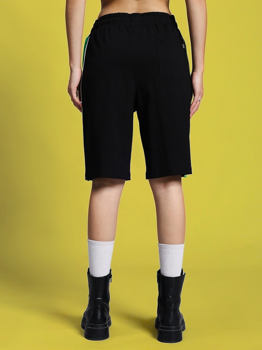 WOMEN'S METEORIC REGULAR FIT SHORTS (BLACK)