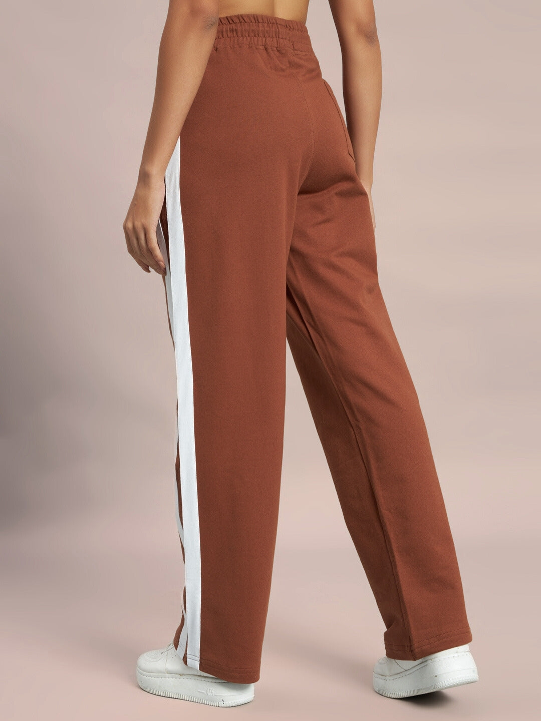 WOMEN'S FUTURE ICON 2 STRIPE JOGGER (BROWN)