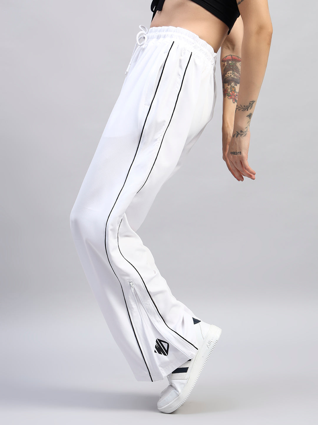 WOMEN'S RELIGHT RELAXED-FIT JOGGERS (WHITE)