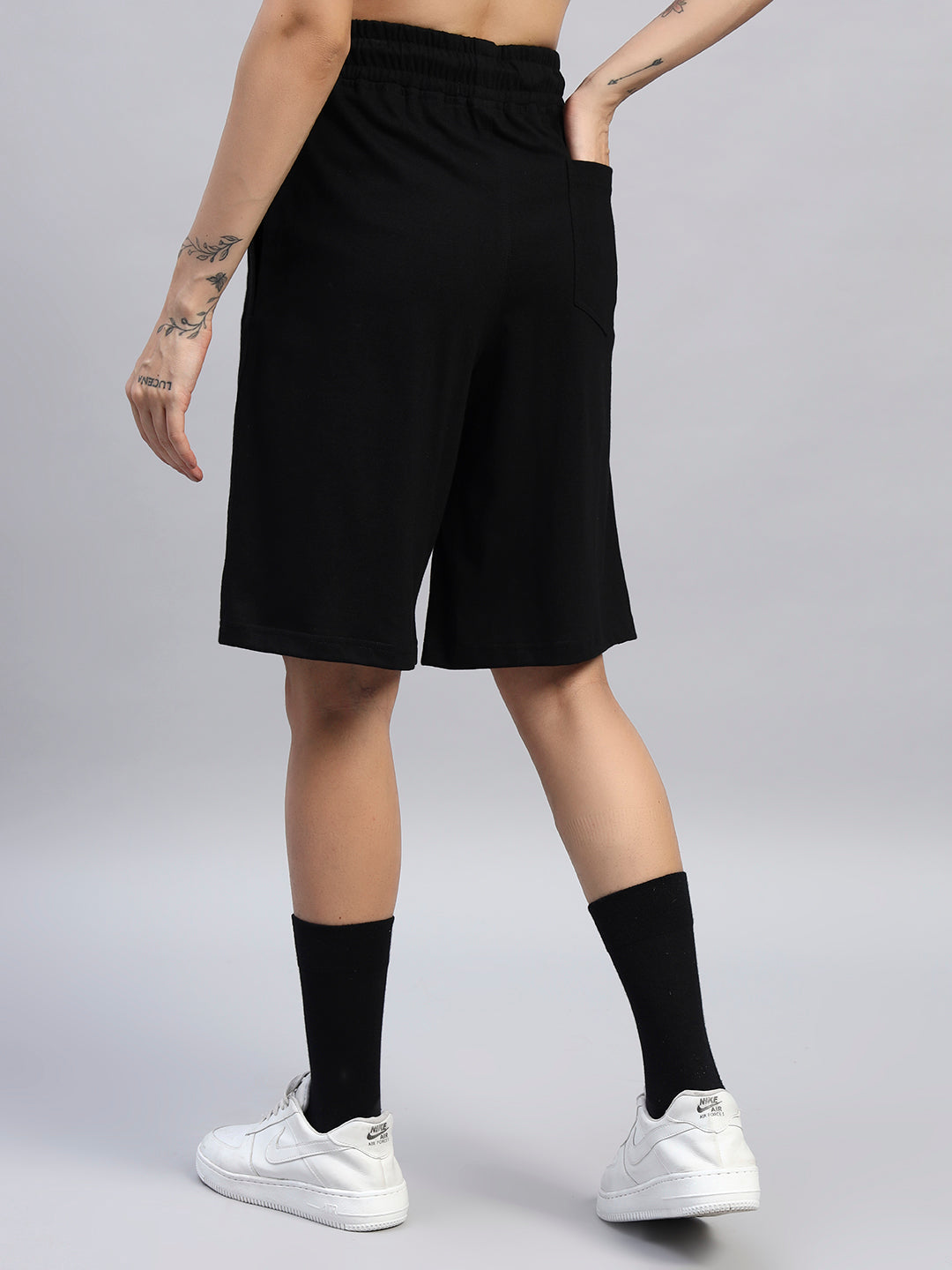 WOMEN'S AMIGA REGULAR FIT SHORTS (BLACK)