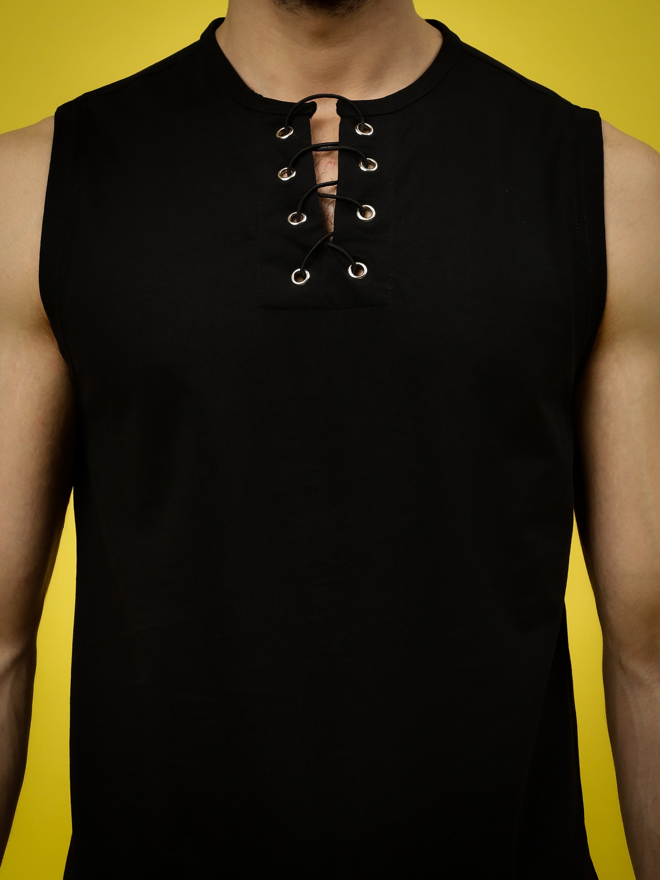 PINNACLE REGULAR FIT T-SHIRT (BLACK)