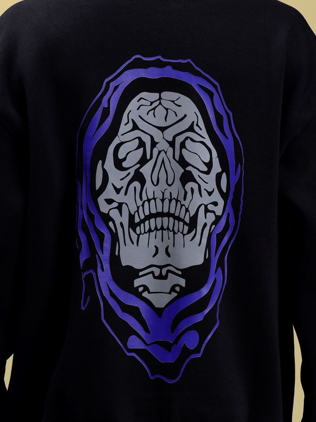 POISON SKULL REFLECTOR OVERSIZE HOODIE BLACK featuring a large skull graphic on the back.