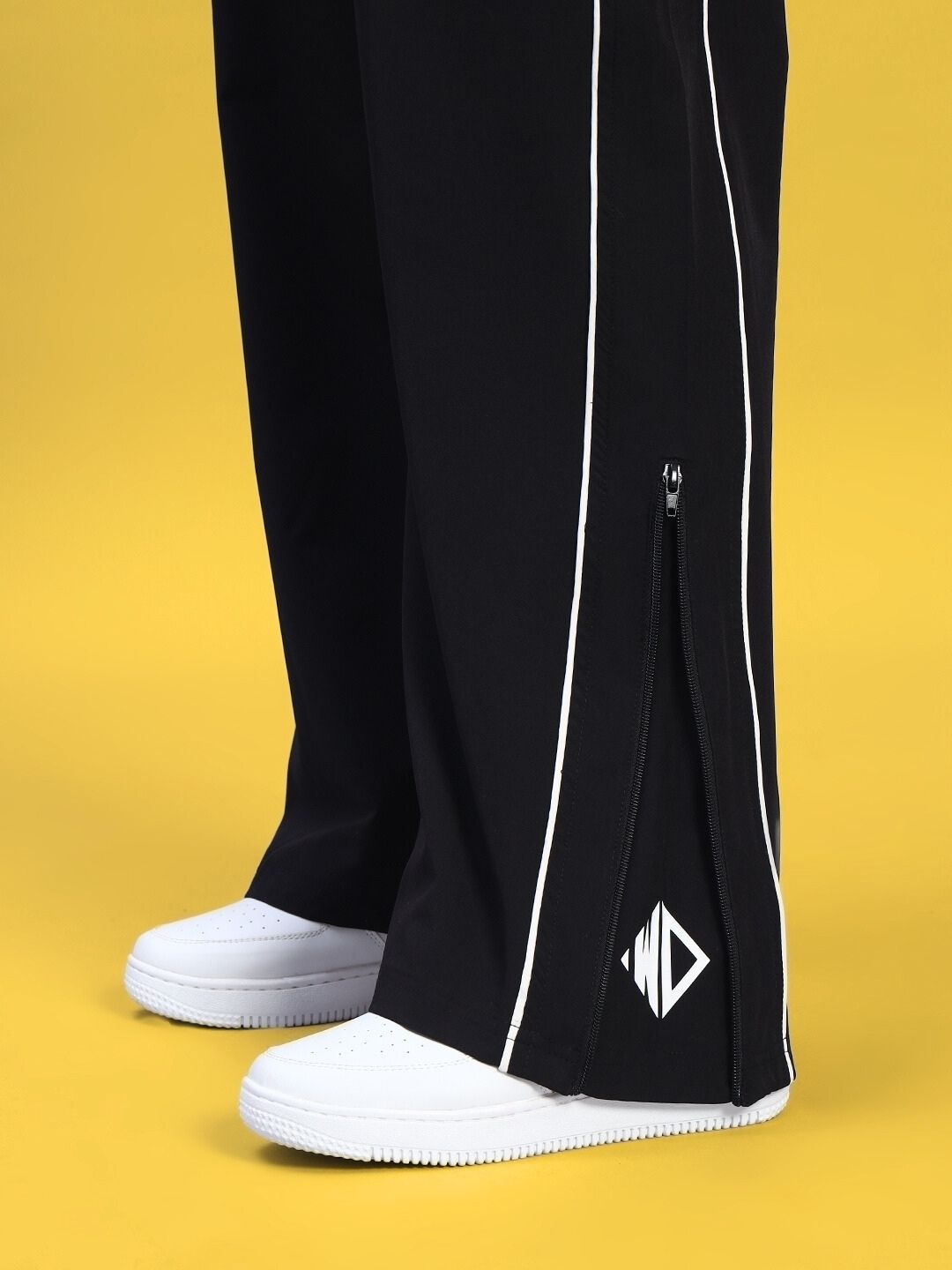 WOMEN'S RELIGHT RELAXED-FIT JOGGERS (BLACK)