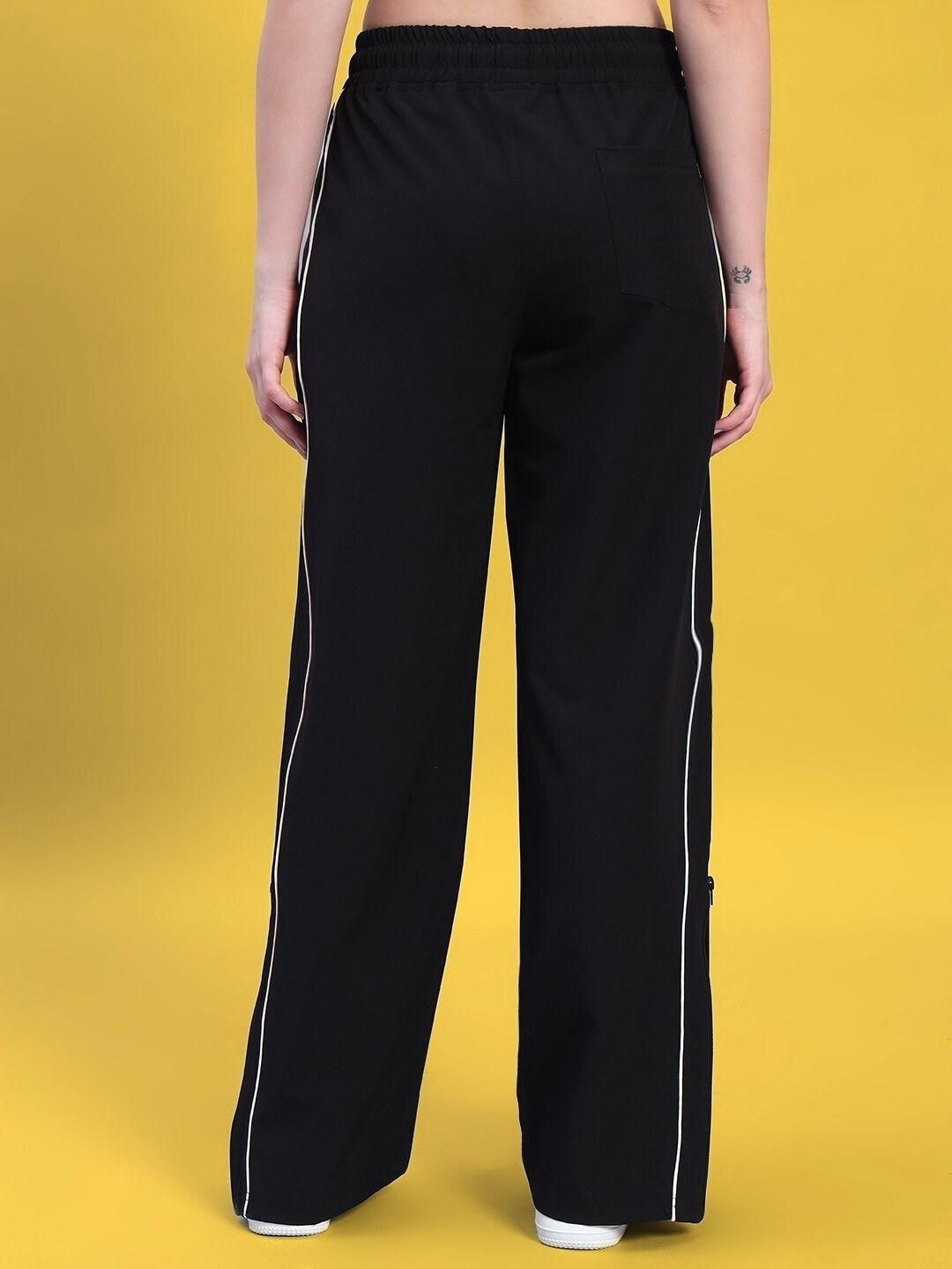 WOMEN'S RELIGHT RELAXED-FIT JOGGERS (BLACK)