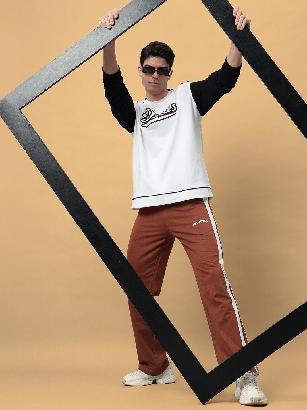 FUTURE ICON 2 STRIPE JOGGER (BROWN)