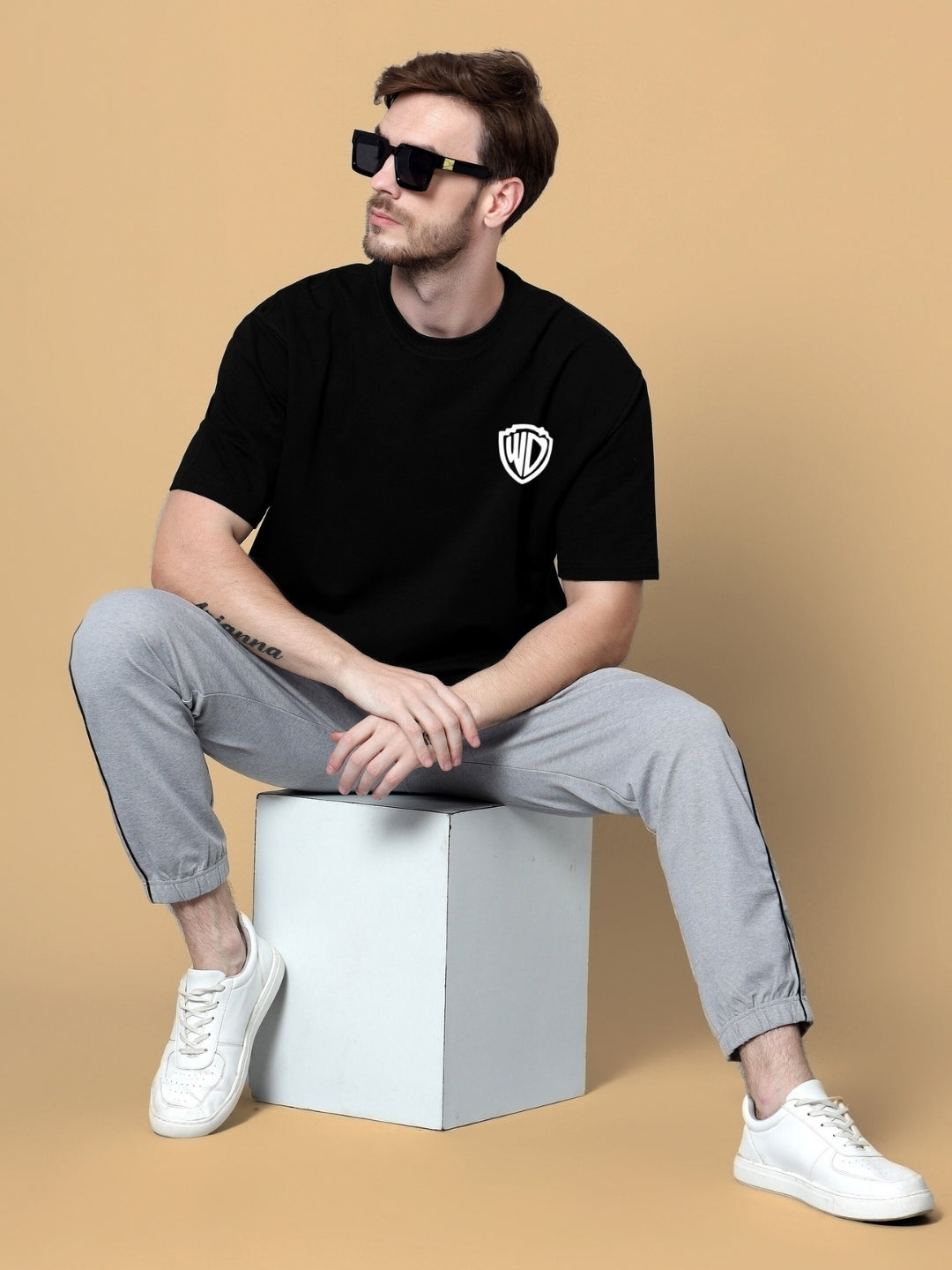 Policia Over-Sized T-Shirt (Black)