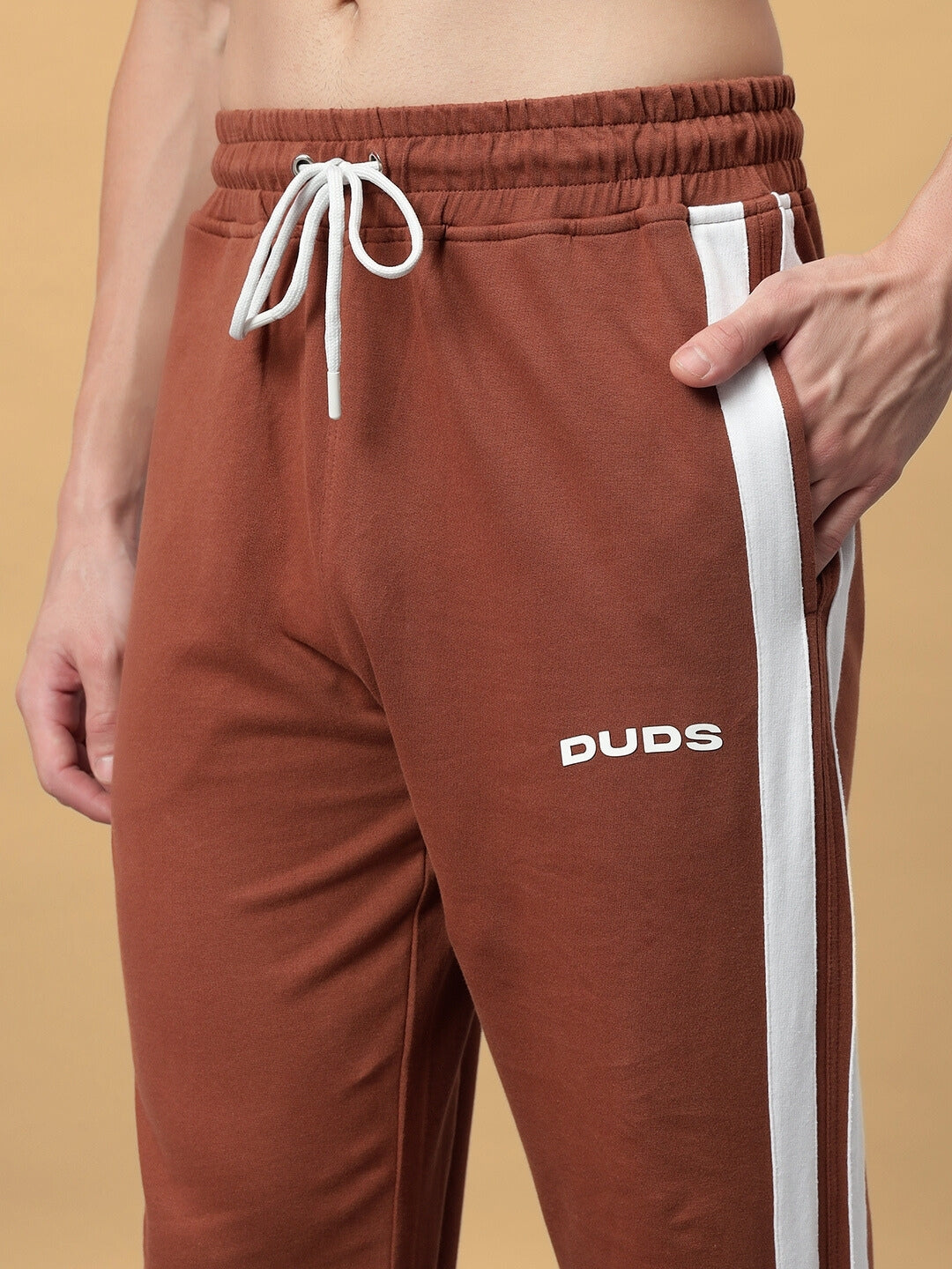 FUTURE ICON 2 STRIPE JOGGER (BROWN)