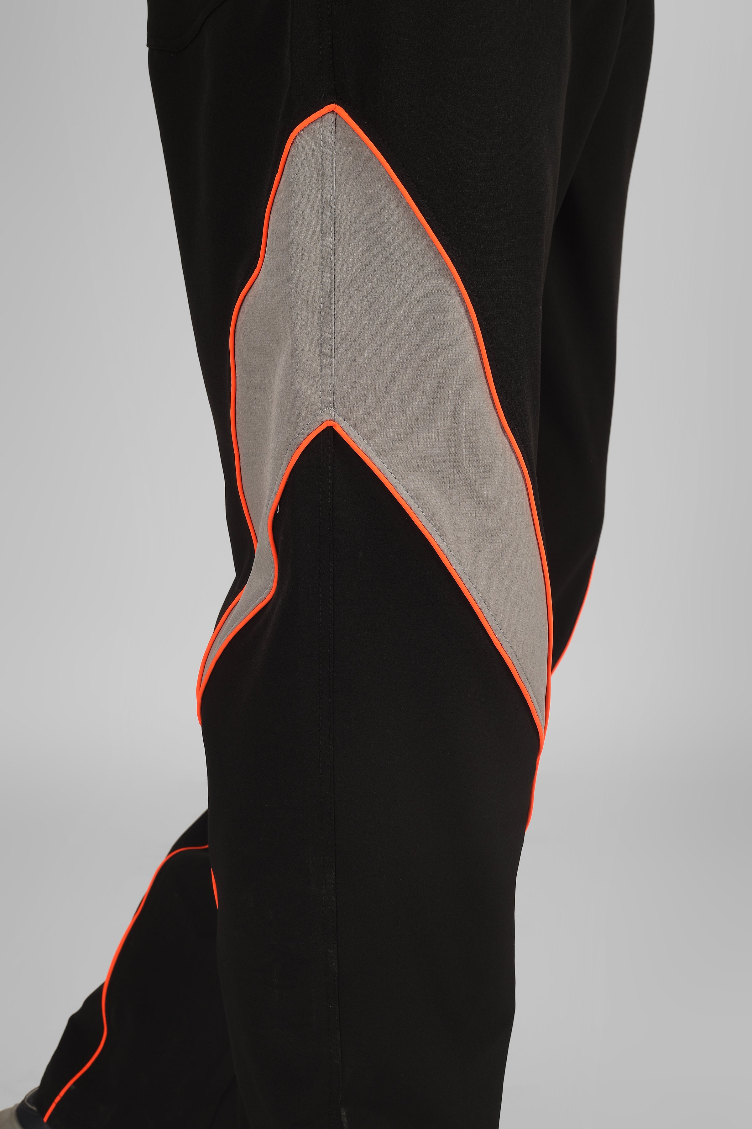 BULLET RELAXED FIT CARGO PANTS (BLACK)
