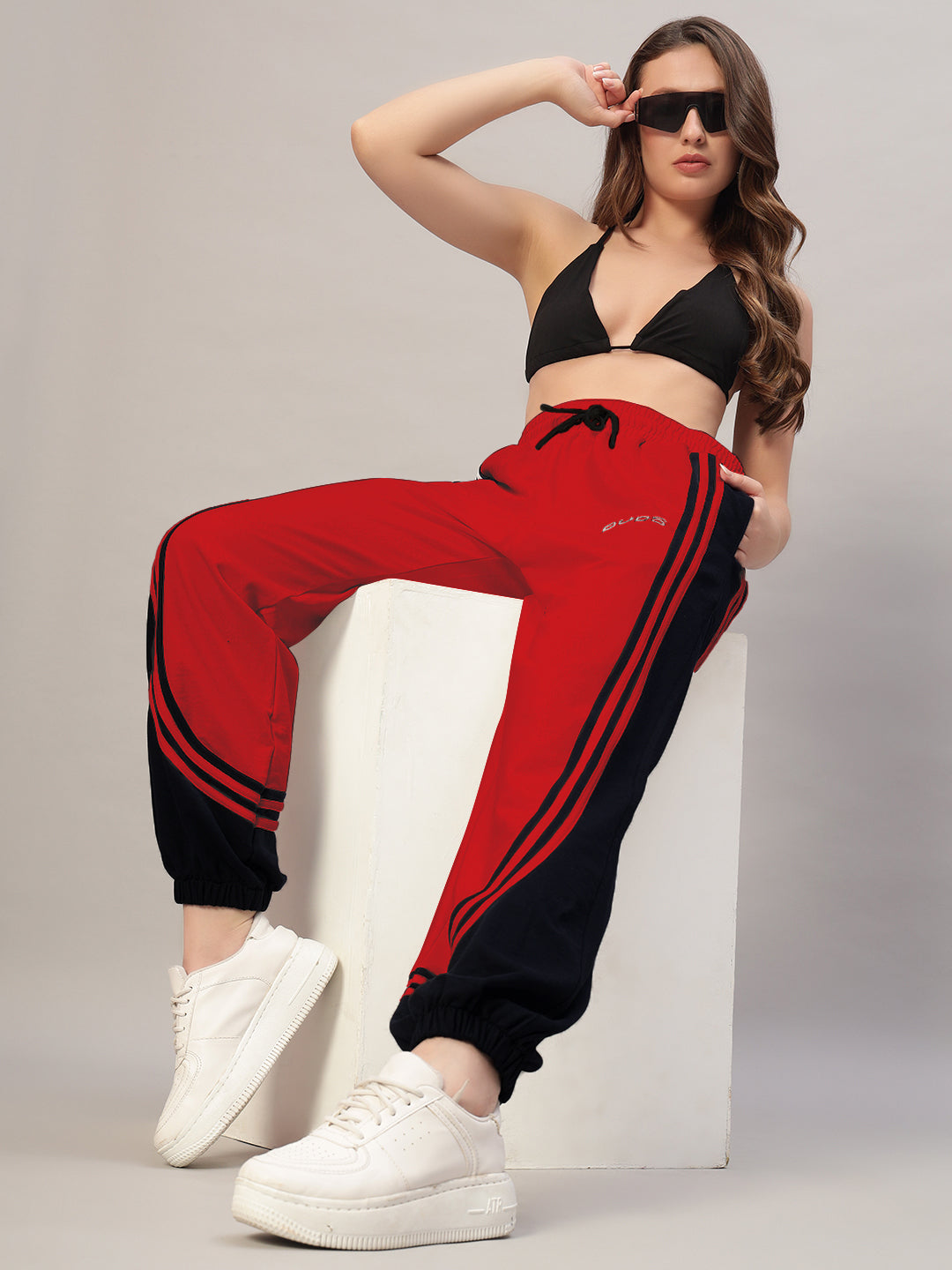 WOMEN'S FRENZY CURVE CONTRAST JOGGERS (RED BLACK)